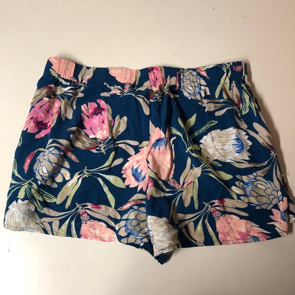 Floral Shorts - Picture 5 of 5